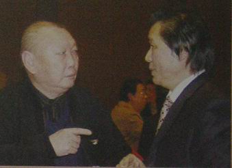 中国书协顾问、省书协主席尉天池（左），中国书协副主席、省书协副主席言恭达在一起交谈.JPG