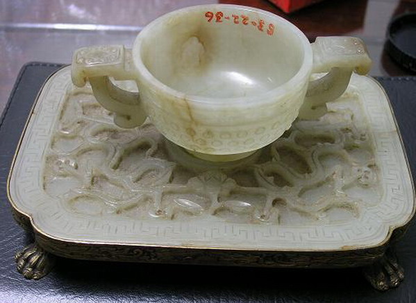 明双龙捧寿杯盘.jpg