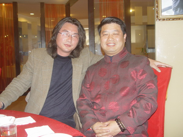 与著名青年画家刘会德先生合影.JPG