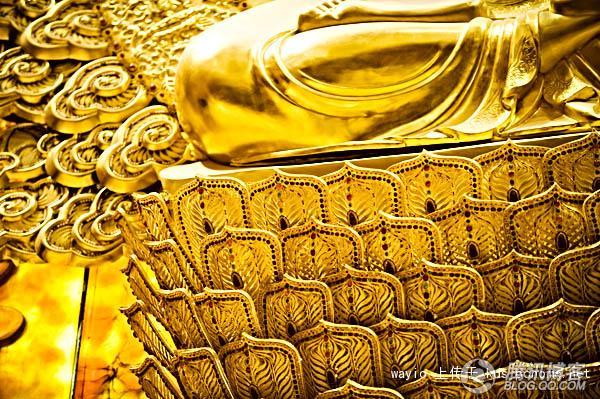 7、大佛身下莲花瓣，黄金镶嵌宝石.jpg