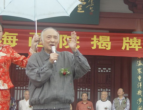 俞律..jpg