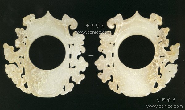 23、东晋 心形玉佩.jpg