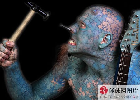 9。保罗· 劳伦斯，就是那个全身纹满蓝色拼图的人.jpg