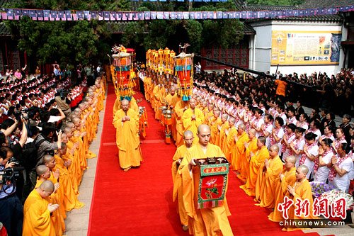 6月12日是世界文化遗产日，南京栖霞寺举行南京大报恩寺佛顶骨舍利盛世重光系列活动.jpg
