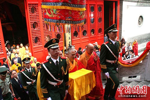 南京栖霞寺举行南京大报恩寺佛顶骨舍利盛世重光系列活动。.jpg