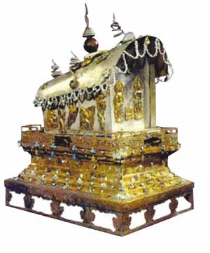 庆山寺遗址出土的金棺银椁.jpg