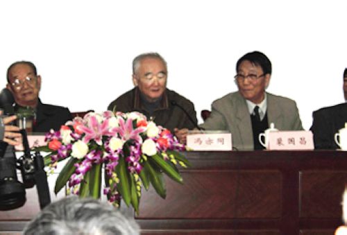 江苏省作家协会主席冯亦同先生在大会上发言.JPG