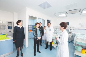 访省卫生厅党组书记、厅长王咏红.jpg