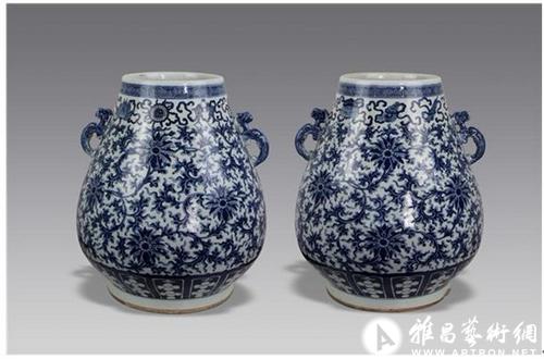清 《青花缠枝莲双龙耳尊一对》.jpg