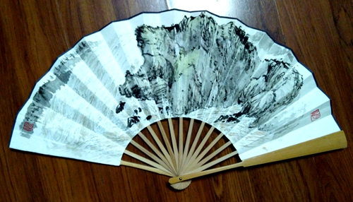 张建山：“奔腾凶涌日夜不息”扇面正面.jpg