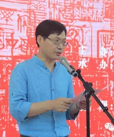 省书协秘书长王卫军主持开幕式.webp.jpg