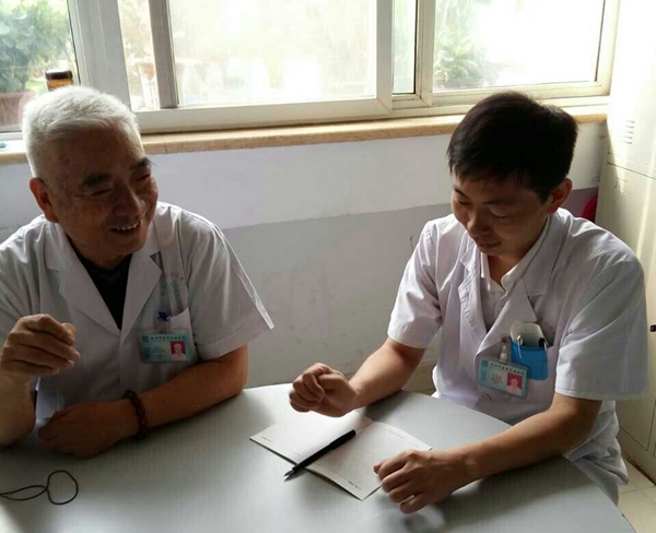 胡建庚主任与田院长交谈场面1.jpg